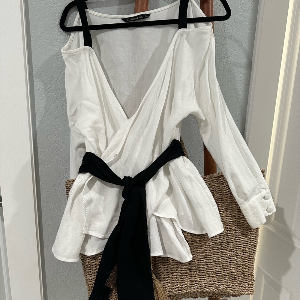 Zara Blouse Size L.